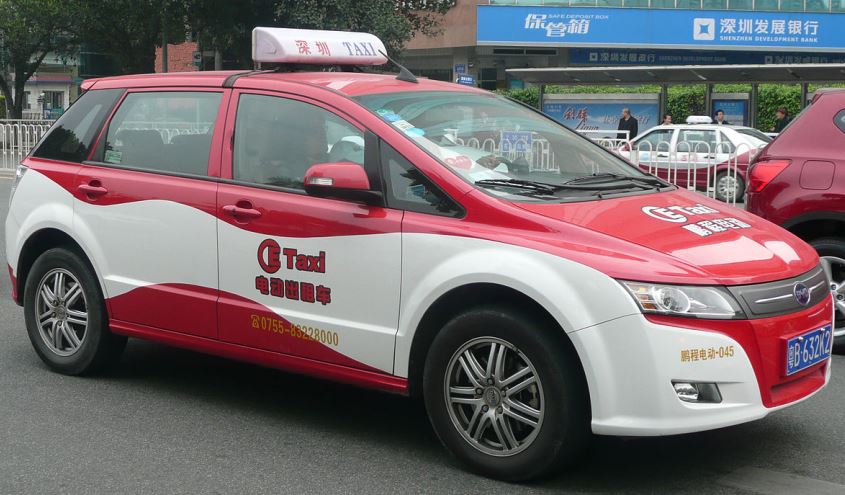 byd-elektrichesko-taxi