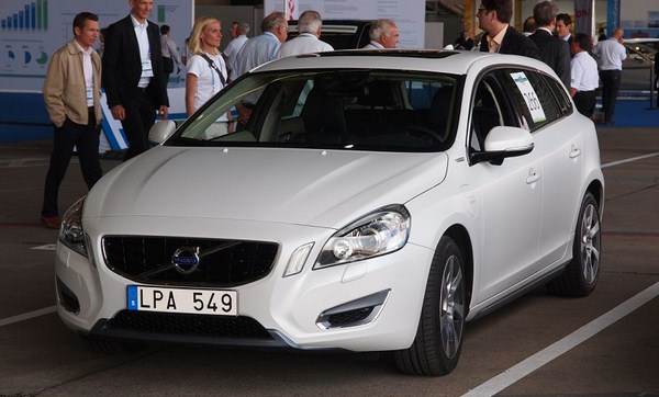 Зареждаемият хибрид Volvo V60 е с отлични показатели за разход на гориво - супер икономичен и 'зелен'