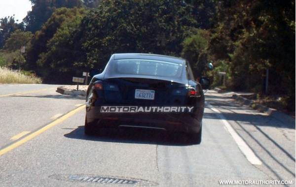 Направените детайлни промени по купето на Tesla Model S, веднага бяха отбелязани от колегите от GreenCarReports