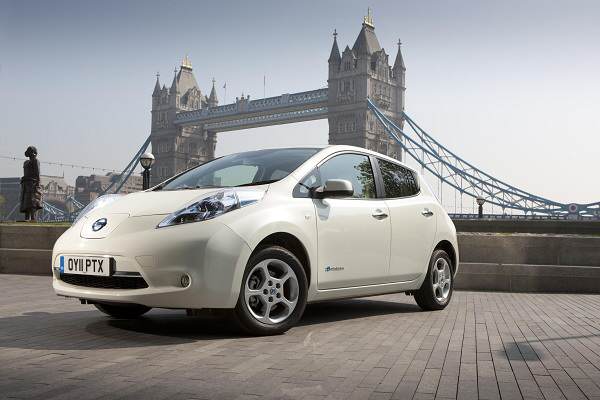 Nissan Leaf върви към поевтиняване в Англия