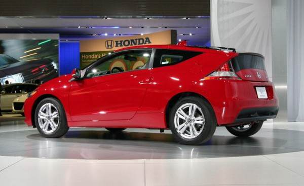 Повечето критики към хибридната Honda са неоснователни, но за вида си-няма нито една