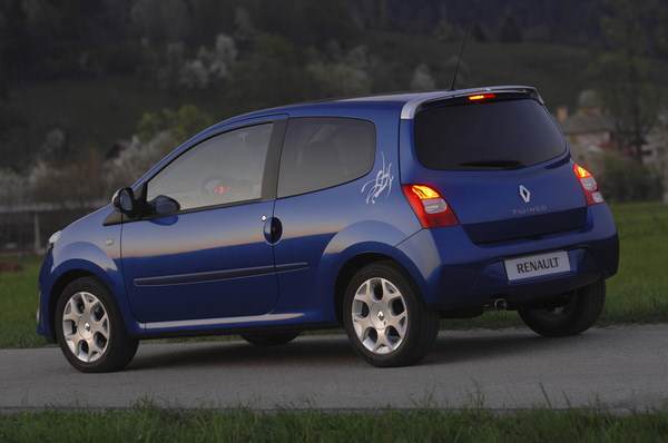 Преди да представи следващото електрическо Twingo ZE, Renault ]e lansira бензиновото Twingo