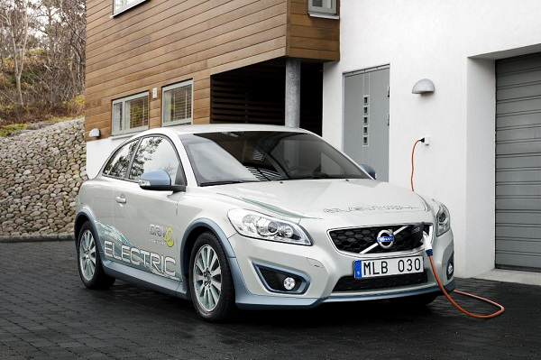 Volvo ще удължава пробега на електрическото C30