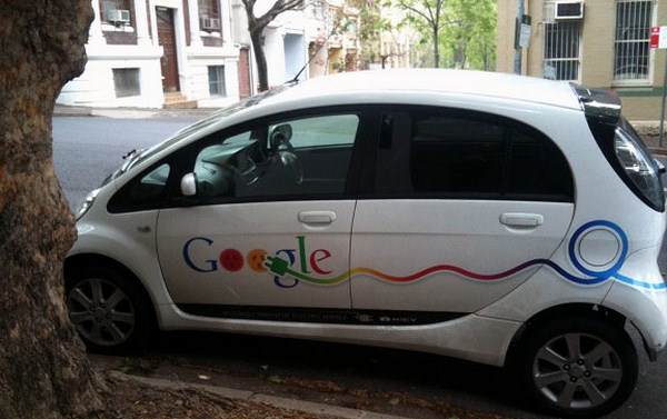 Снимка от австралийска улица:още факти за електромобилизацията на Google - в случая с i на Mitsubishi