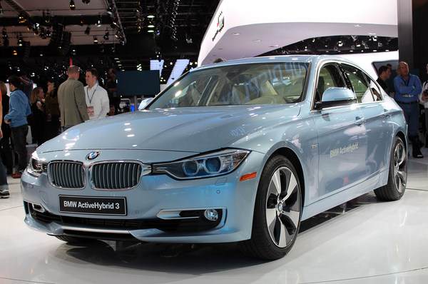 Най-продаваното BMW - серия 3, вече версия хибрид с 'умна' навигация