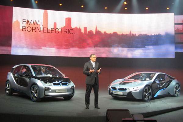 Има 2 год. до премиерата на i-моделите, но BMW поддържа потребителския интерес жив