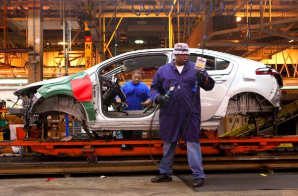 GM спира временно производството на електромобила Chevrolet Volt