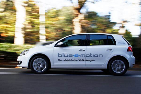 Електрическият Volkswagen Golf Blue-e-motion май ще се казва просто e-Golf
