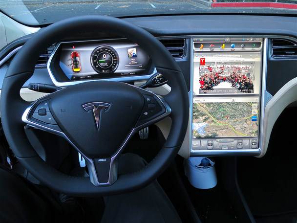Tesla Model S wisoki tehnologii