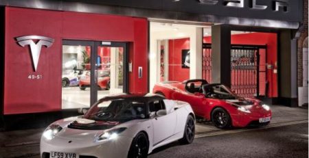 Tesla Roadster може да изчезне от бутиковите магазини на компанията през 2012 г.