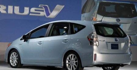 Новата хибридна Toyota Prius V