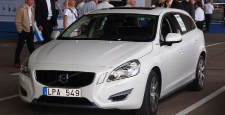 Зареждаемият хибрид Volvo V60 е с отлични показатели за разход на гориво - супер икономичен и 'зелен'