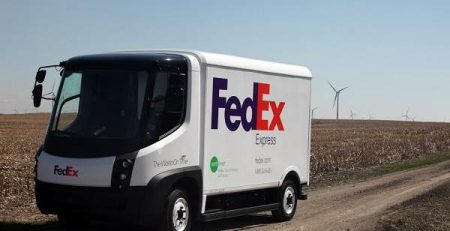 FedEx разнася доставки с електрическия Navistar eStar