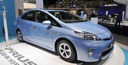 От 2012 г. хибридният Prius ще може и да се зарежда с електричество