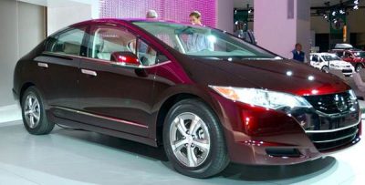 Honda FCX Clarity е първита серийна водородна захранвана кола