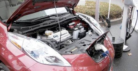 Сервизното обслужване на Nissan LEAF (поне на шестия месец) е проста задача