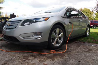 Chevrolet Volt може да заредите и на двора