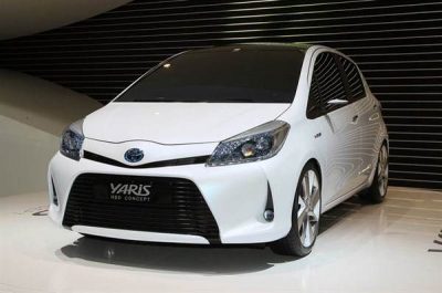 Хибридният Yaris ще се представи на света в Женева, след месец