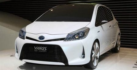 Хибридният Yaris ще се представи на света в Женева, след месец