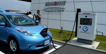 Nissan LEAF 2013 ще се зарежда по-бързо и ще има по-дълъг пробег