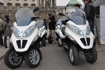 Първият триколесен скутер с хибриден двигател е от Piaggio и вече е в продажба