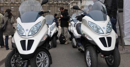 Първият триколесен скутер с хибриден двигател е от Piaggio и вече е в продажба