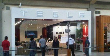 tesla-salon-mol