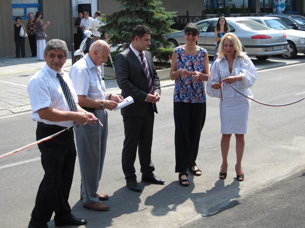 oficialno-razriazvane-na-lentata-na-solarnata-zariadna-stancia-pred-inter-expo-centar