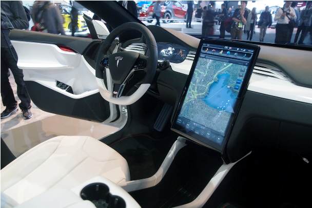 Tesla_Model_X_armaturno_tablo_2013_2014_autoblog