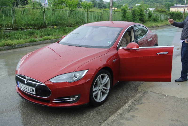 first_tesla_in_Varna02.jpg