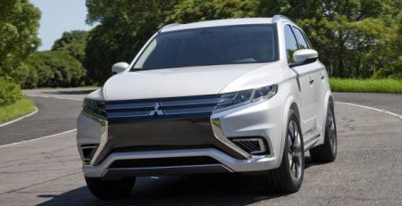 mitsubishi_outlander_plugin_hibrid_2015