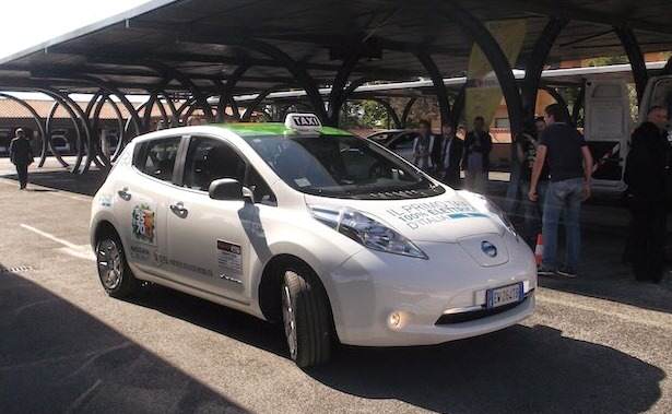 nissan_leaf_taxi