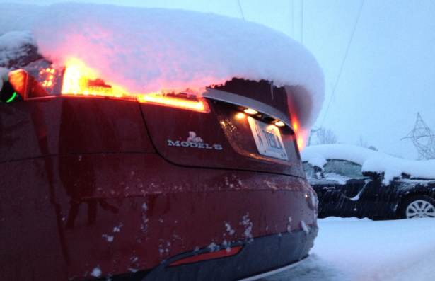 tesla_model_s_v_studeno_vreme