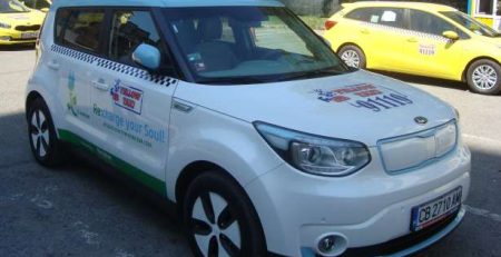 kia-soul-ev-elektrichesko-taxi