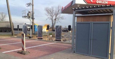 purvi_tesla_supercharger_poland