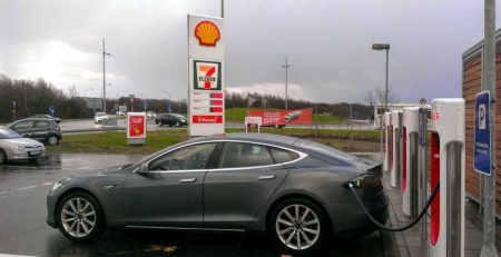 tesla-supercharger-benzinostancii