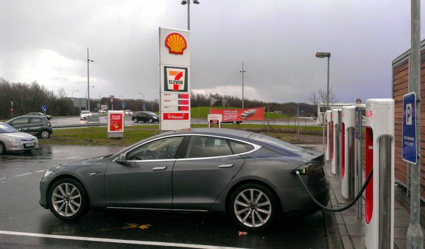 tesla-supercharger-benzinostancii