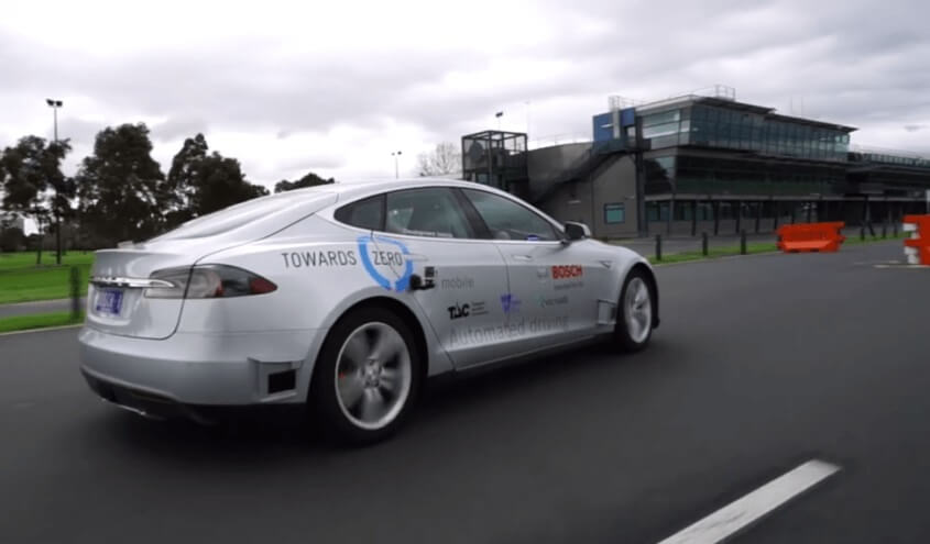 bosch-tesla-model-s-pulen-avtopilot-australia