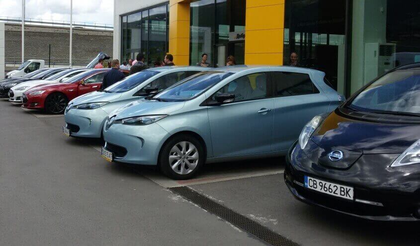 nissan-leaf-tesla-model-s-prodazhbi