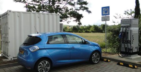 renault_charging-station_powered_by_baterries