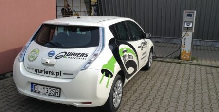 nissan_leaf_charging-poland