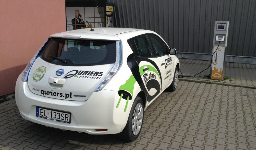 nissan_leaf_charging-poland