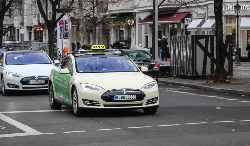 tesla-model-s-taxi